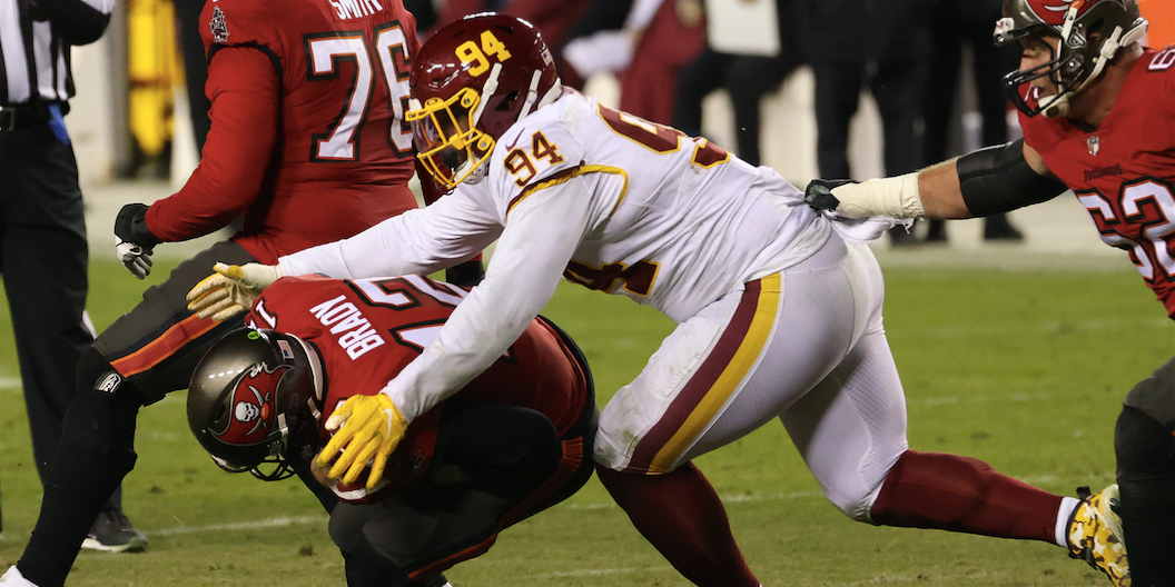 Washington Commanders defensive tackle Daron Payne (94) wears an