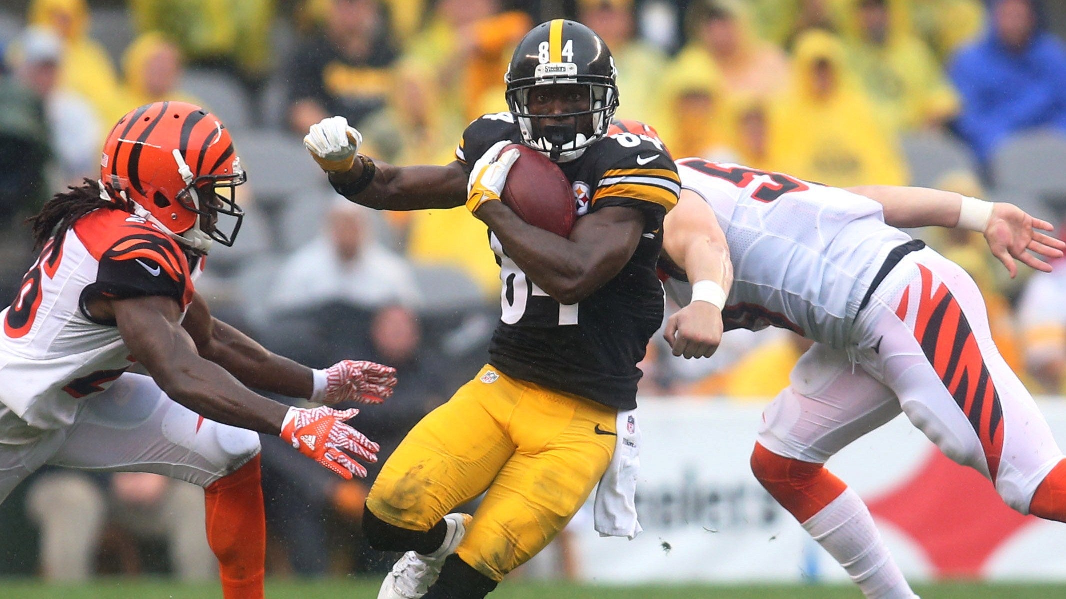 Can't-Miss Play: Cincinnati Bengals defensive end Sam Hubbard's 98-yard  scoop-and-score touchdown gives the Bengals the lead in fourth quarter