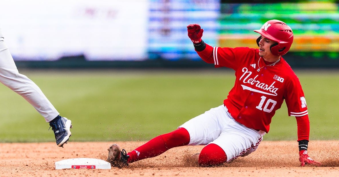 Huskers sweep doubleheader, move up in Big Ten standings