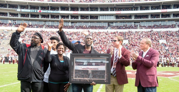 Conerly Inducted Into N.Y. Giants Ring Of Honor - Ole Miss Athletics