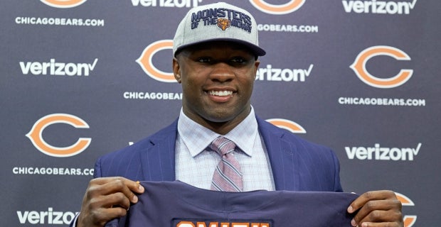 Roquan Smith's Bears iPad and national championship jersey among