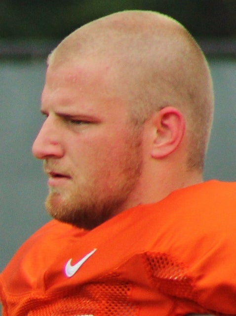 Clemson lineman Ryan Norton benched 640 lbs 