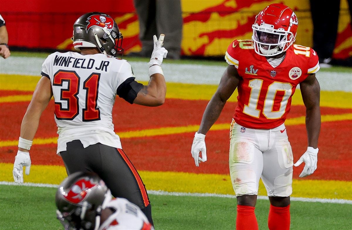 Antoine Winfield Jr. 'had to' taunt Tyreek Hill after fourth down stop