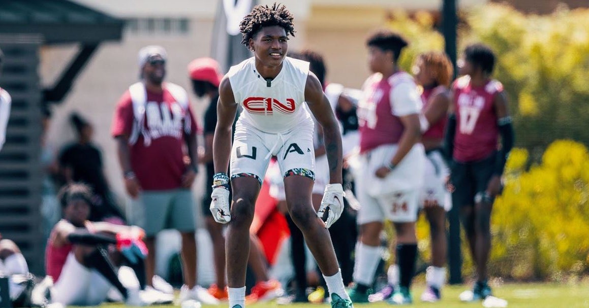 USC football offers 2025 cornerback, QB commit Julian Lewis teammate