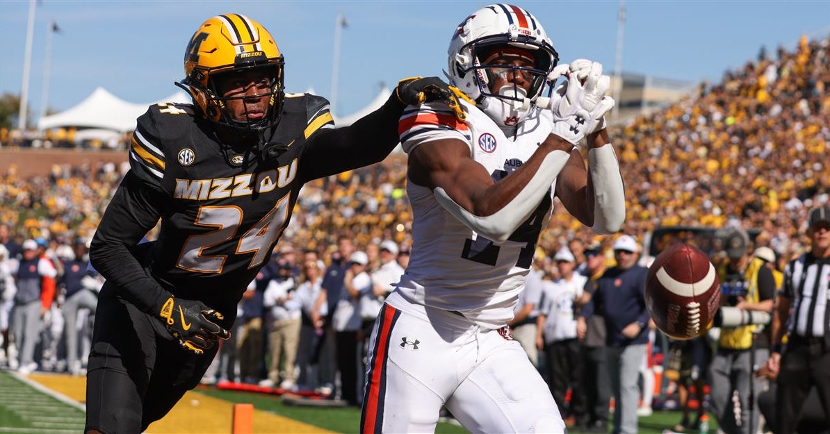 Robert Lewis apologized to Auburn teammates after dropped touchdown at
