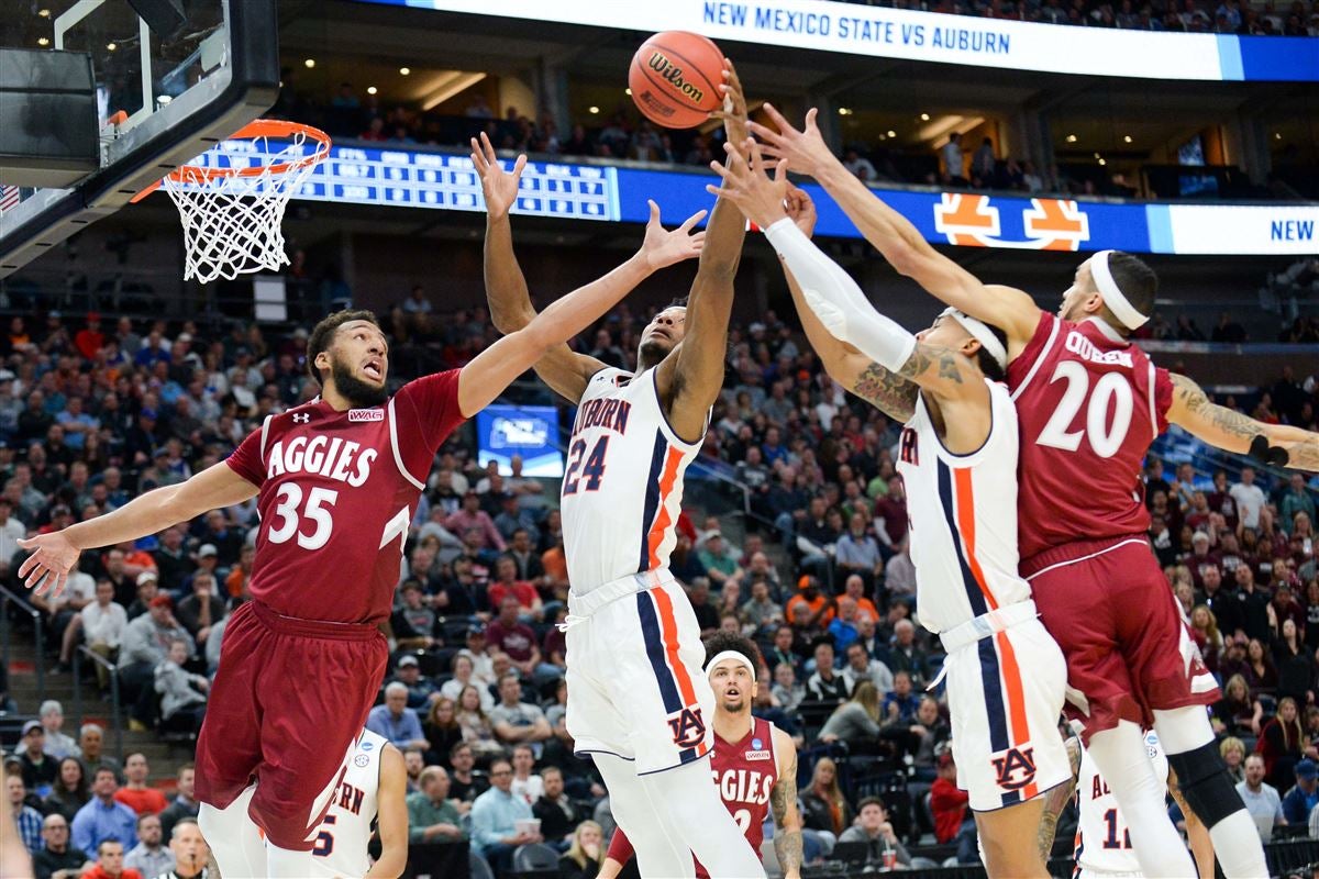 Twitter Reacts To Auburn's NCAA Tourney Nail-biter