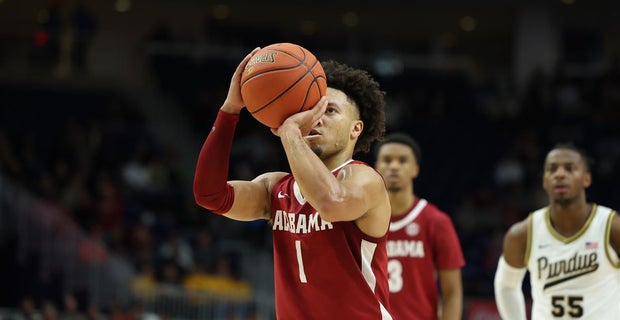 Mark Sears' half court buzzer beater is INCHES away from Alabama forcing OT  vs. Creighton