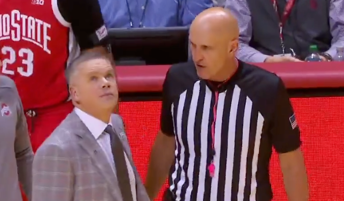 Ohio State, Indiana basketball game delayed after metal rod falls from jumbotron, narrowly missing player - Vimarsana News