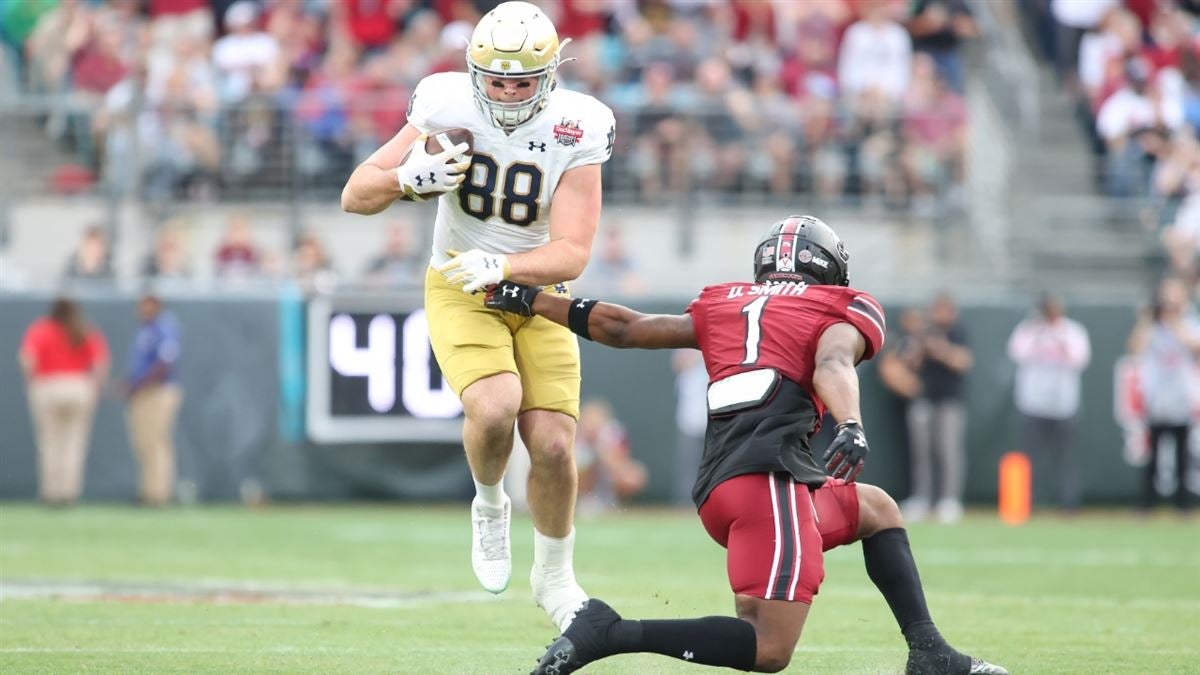 Mitchell Evans makes his own name at tight end // The Observer