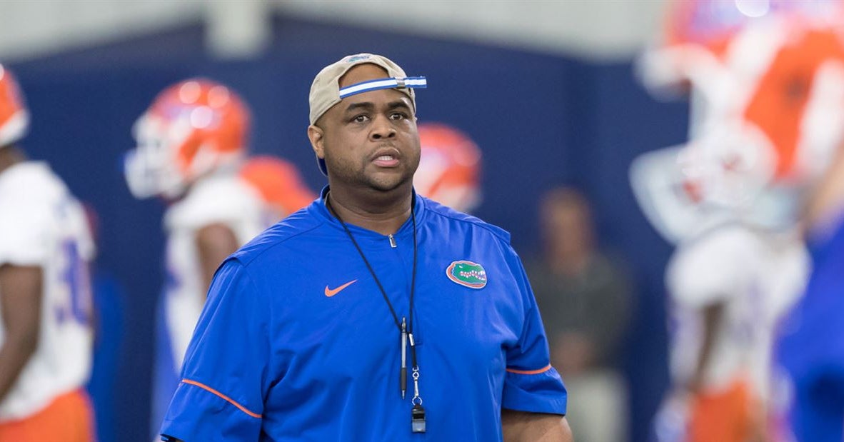 Report: USC offers offensive line job to Arkansas' Brad Davis 