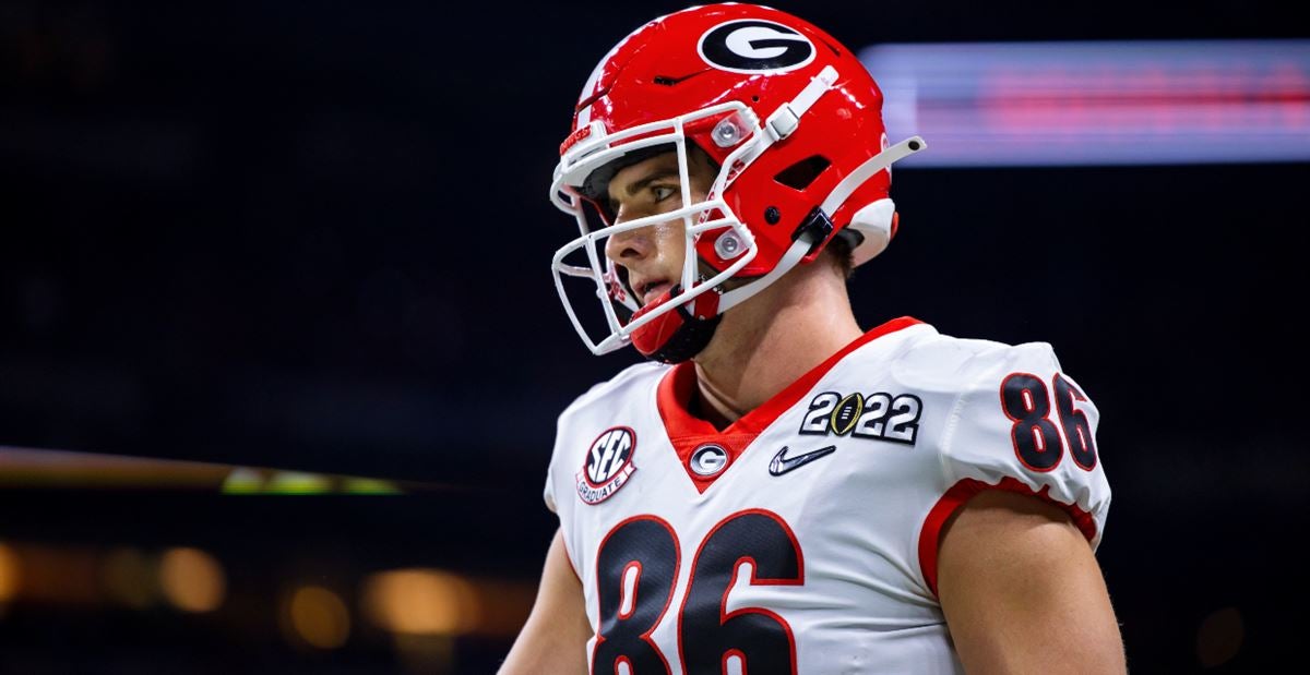 Atlanta Falcons tight end John FitzPatrick (87) warms up before a