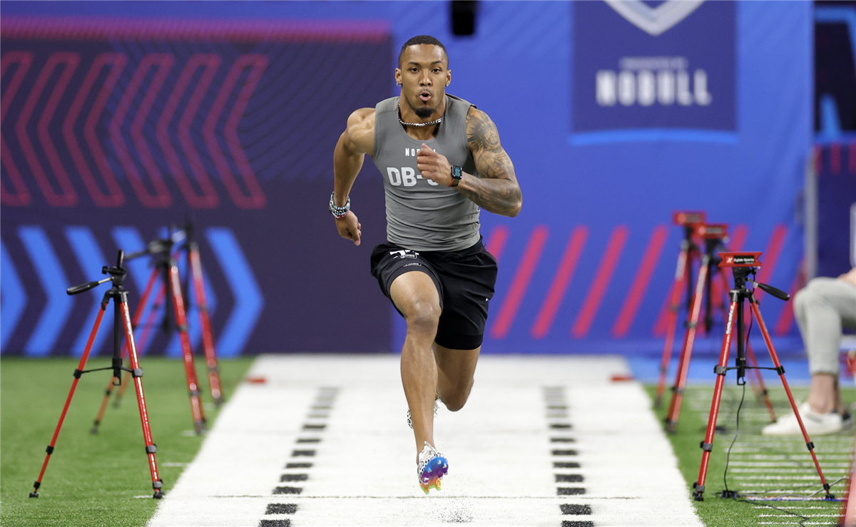 Nolan Smith Runs a 4.39 Official 40 Yard Dash! 