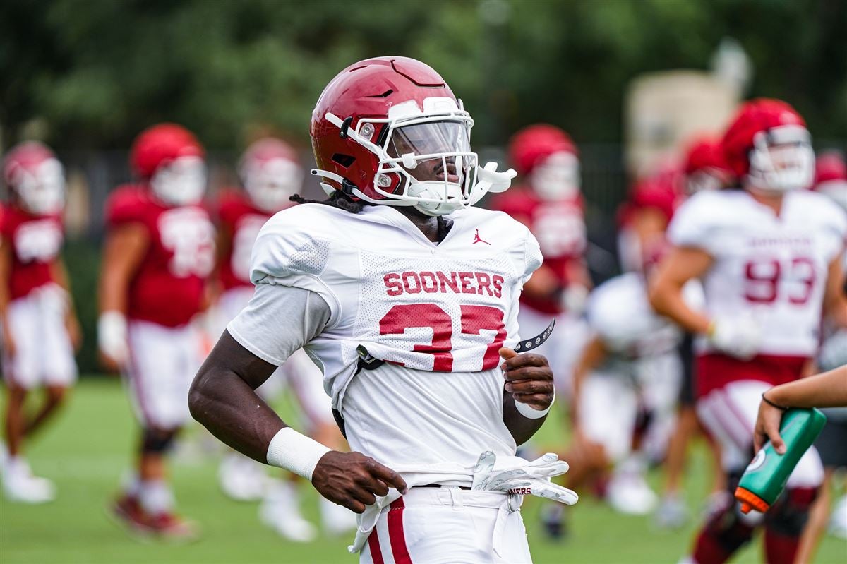 Oklahoma 2022 NFL Draft Scouting Reports include Jeremiah Hall and Nik  Bonitto