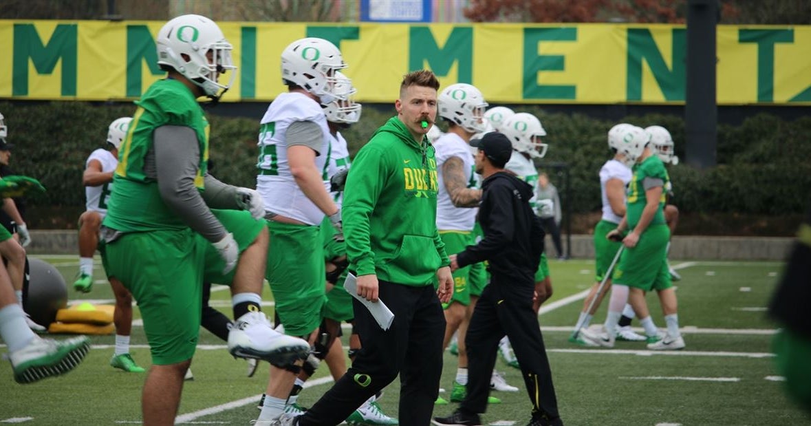 Oregon assistant strength coach leaves program