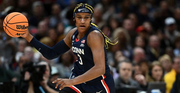 UConn-Iowa controversial foul call: Geno Auriemma questions late