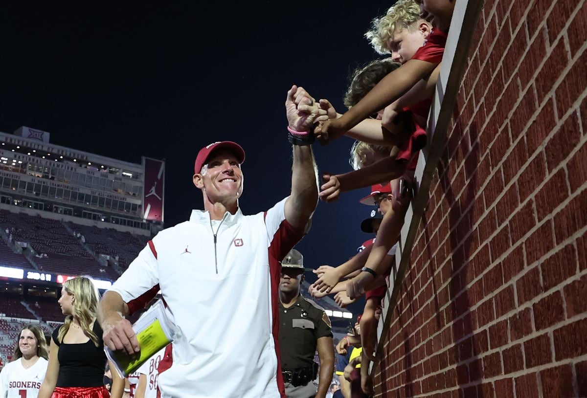 OU's Brent Venables offers thoughts on rival Texas' big win, idea of