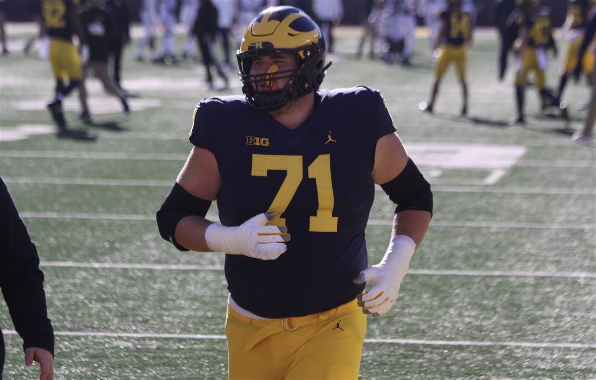 Football: Darien all-state OL Andrew Stueber is 2nd Connecticut player to  commit to Michigan