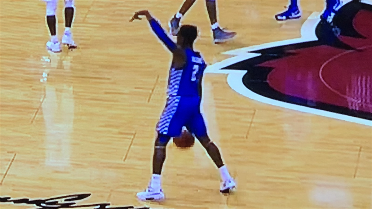 Ashton Hagans Throws L S Down In Final Seconds Of Louisville Win