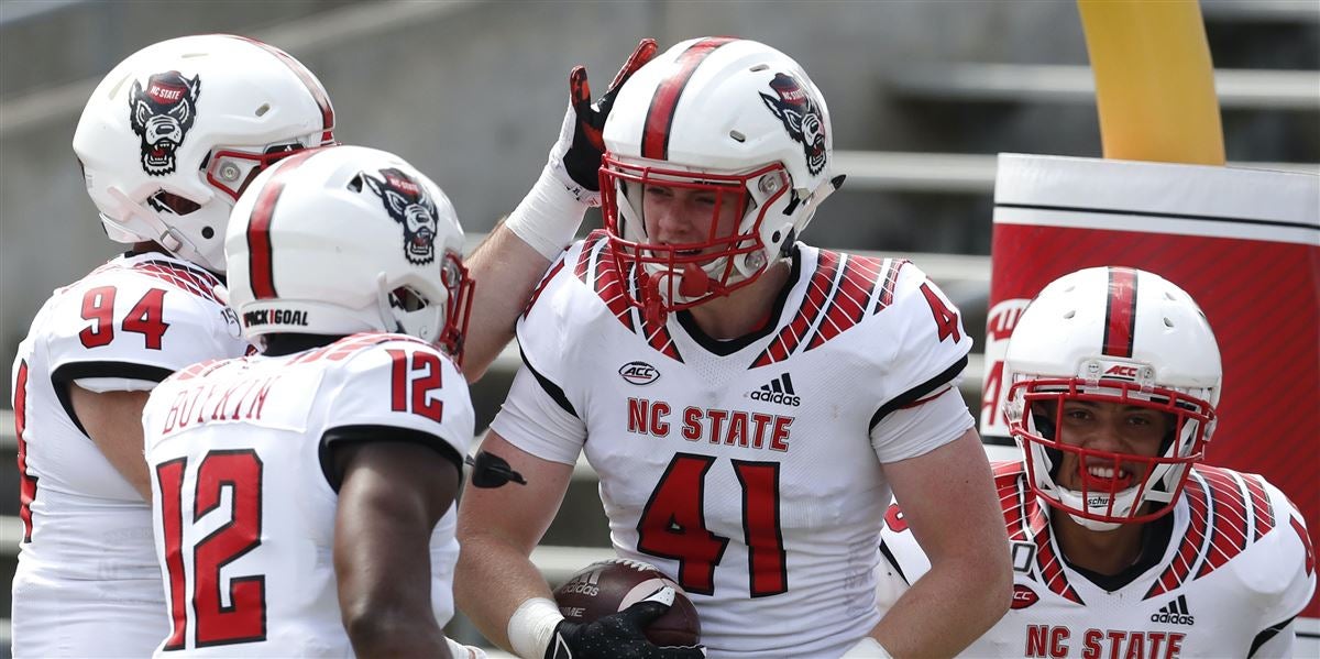 RALEIGH, NC - SEPTEMBER 09: North Carolina State Wolfpack linebacker Caden  Fordham (10) lines up on defense during a college football game against the  Notre Dame Fighting Irish on September 09, 2023