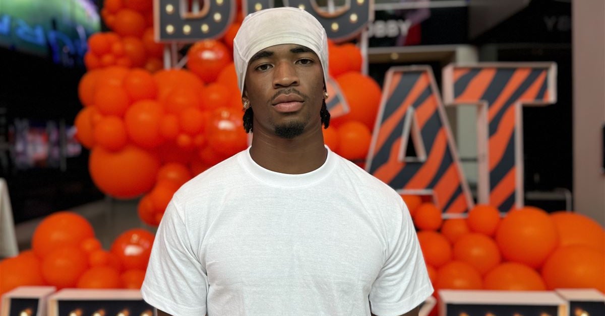 Top247 safety Zelus Hicks sets commitment date, likely to decide between handful of college