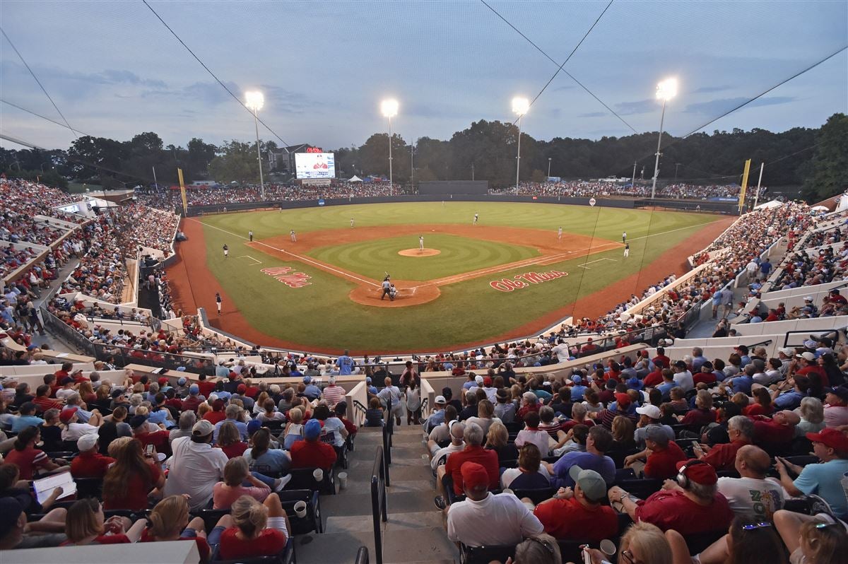 Arkansas baseball to resume after 2nd weather delay vs. UNC