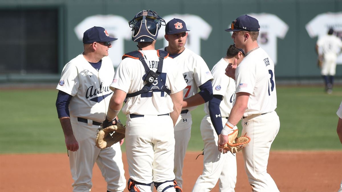 Auburn outfielder Mike Bello (31) runs to first during an NCAA