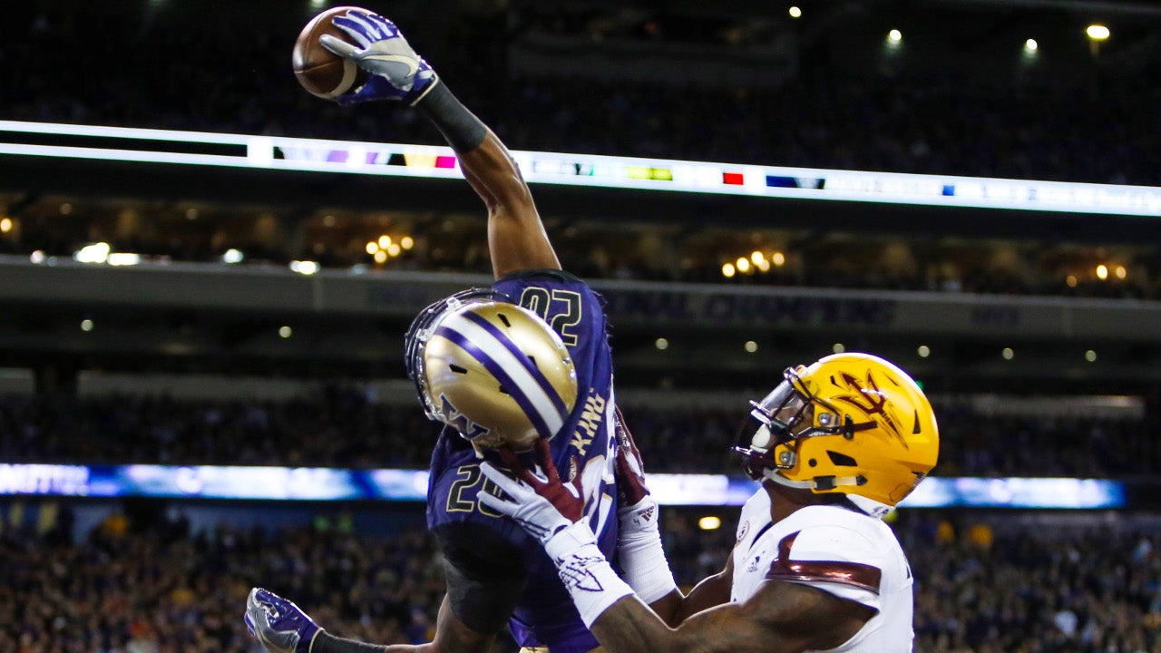 Green Bay Packers cornerback Kevin King (20) warms up before an NFL  football game against the Minnesota Vikings Sunday, Jan 2. 2022, in Green  Bay, Wis. (AP Photo/Jeffrey Phelps Stock Photo - Alamy