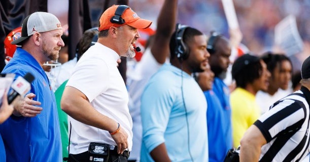 Gators DC Brad White assesses 'explosive' Bulldogs offense; details development across Florida defense
