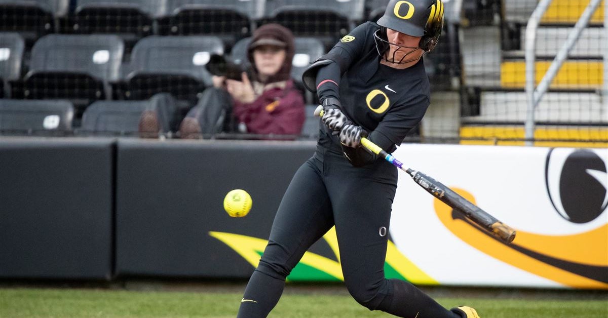 Wildcats take series from Ducks, Oregon OF Hanna Delgado expected to make full recovery