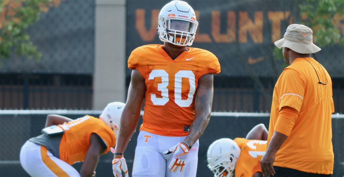 Austin Smith out with injury in another blow to Tennessee Vols' LB