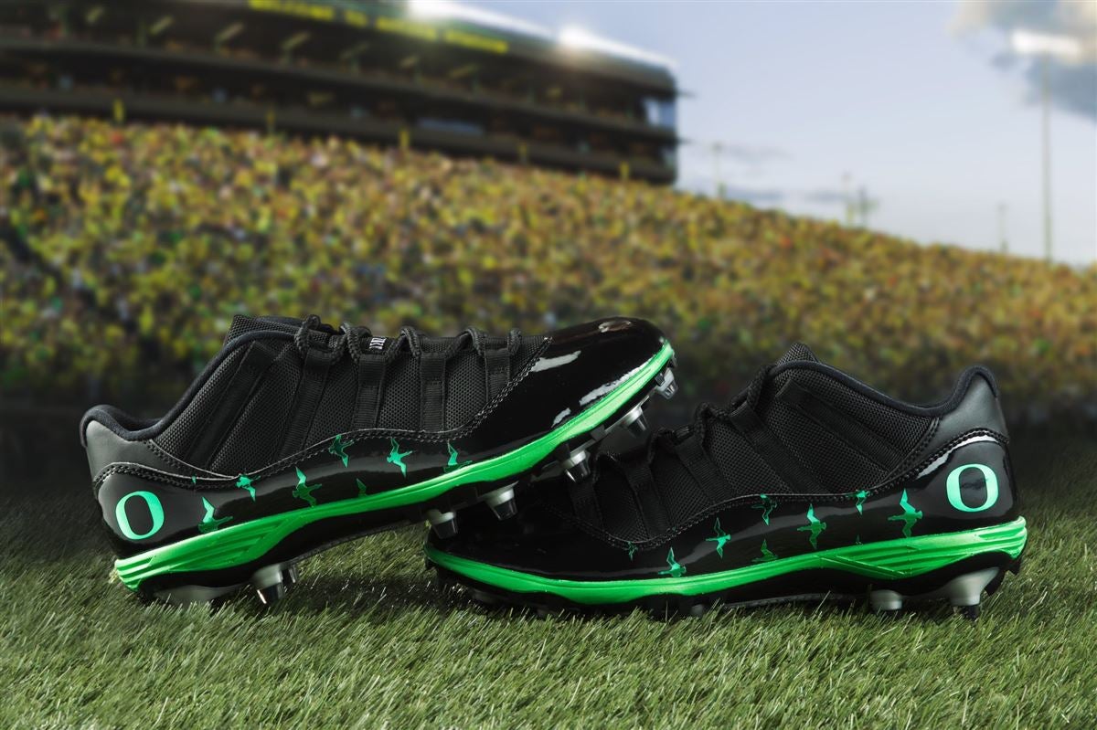 Oregon football unveils Nike uniforms with Jordan Brand