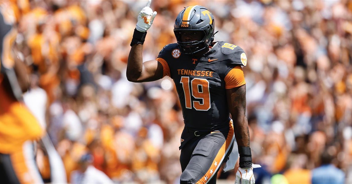 Tennessee rocks Chattanooga in season opener