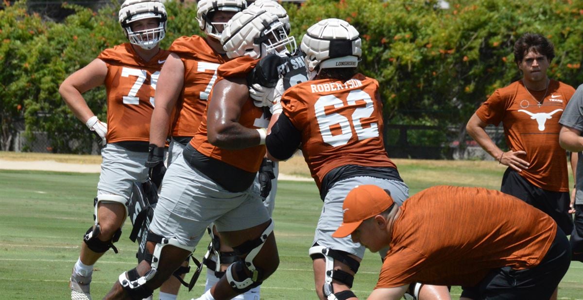 Source: Texas freshman offensive lineman Connor Robertson recovering from post-season surgery - Vimarsana News