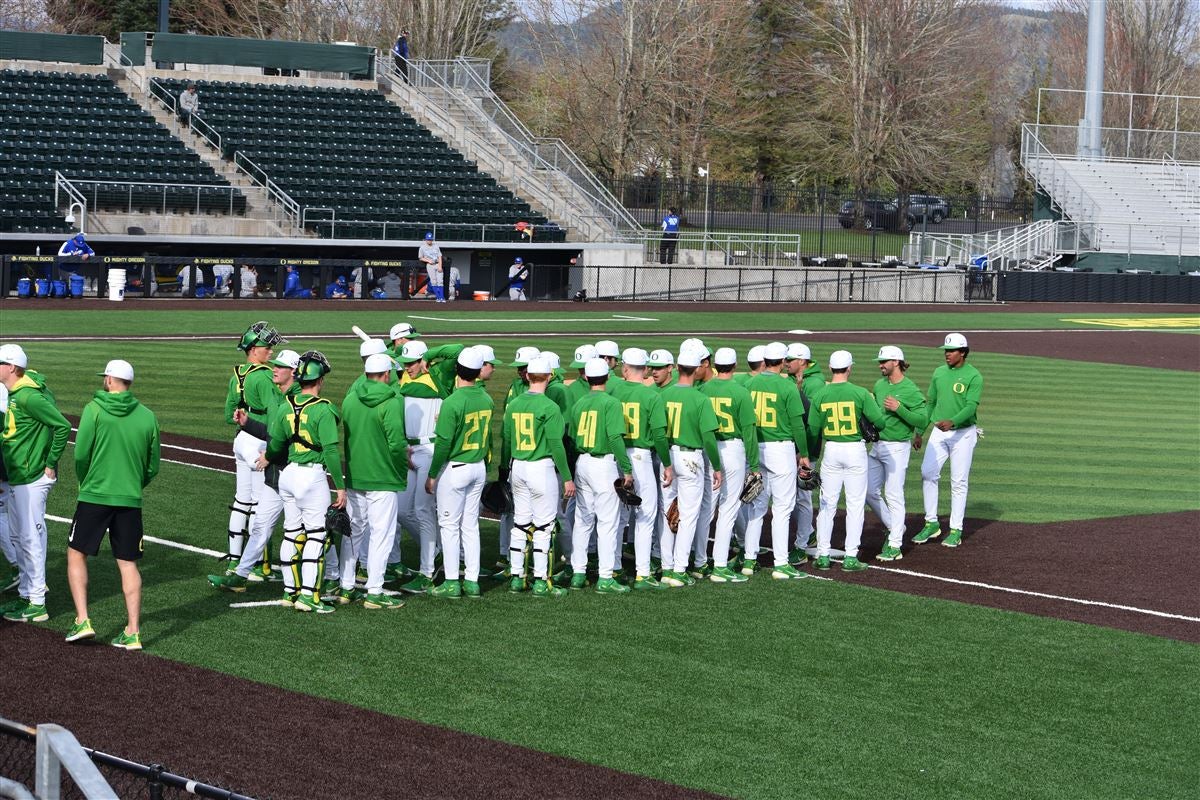 Live Updates: Oregon baseball hosts UCSB in first of three game series