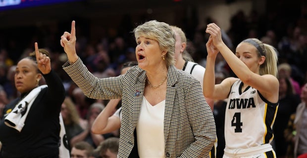 UConn-Iowa controversial foul call: Geno Auriemma questions late