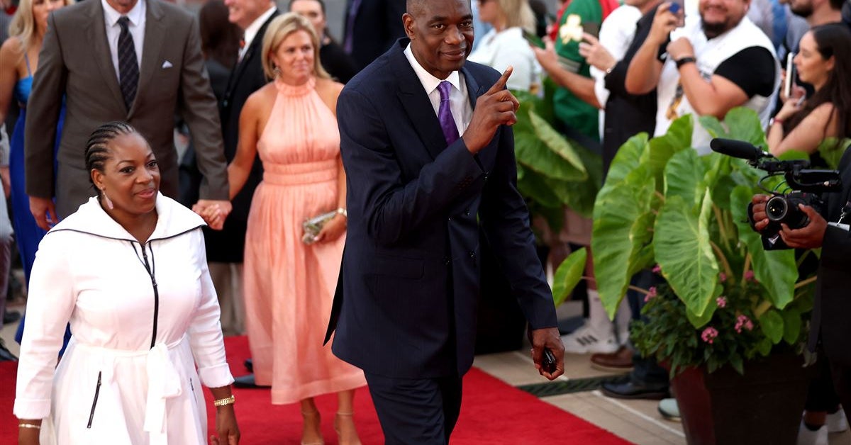 The internet reacts to Dikembe Mutombos passing