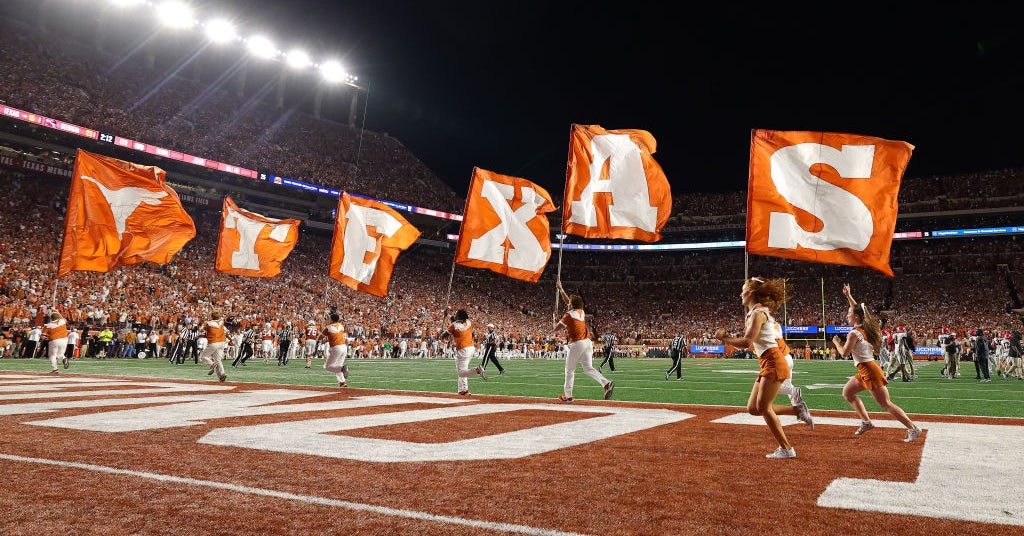 SEC penalizes Texas after fans throw debris on field during loss