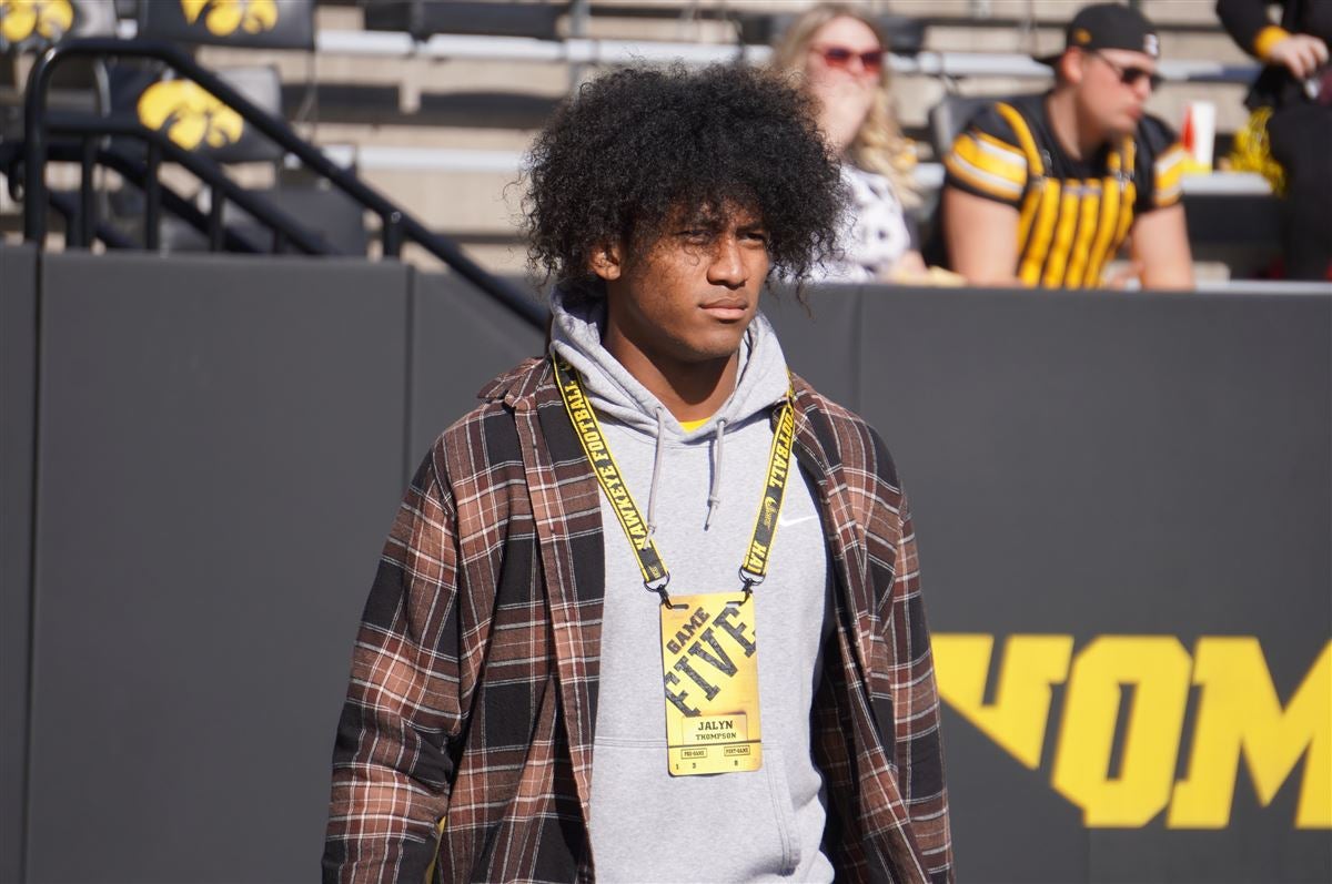 Dowling Catholic tight end Jalyn Thompson to walk-on at Iowa over D1 scholarship offers - Vimarsana News