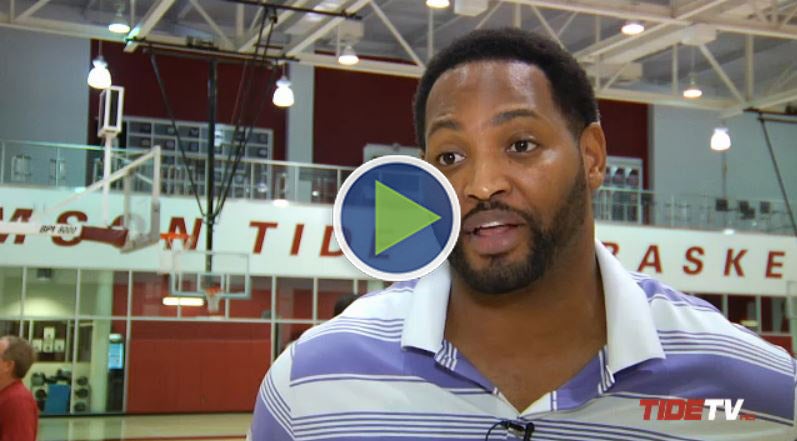 VIDEO: Robert Horry takes in an Alabama practice