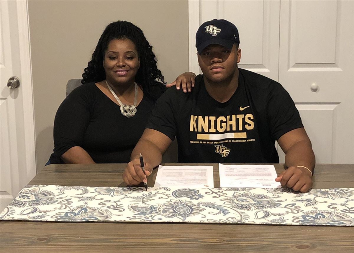 OL Allan Adams commits to UCF - UCFSports