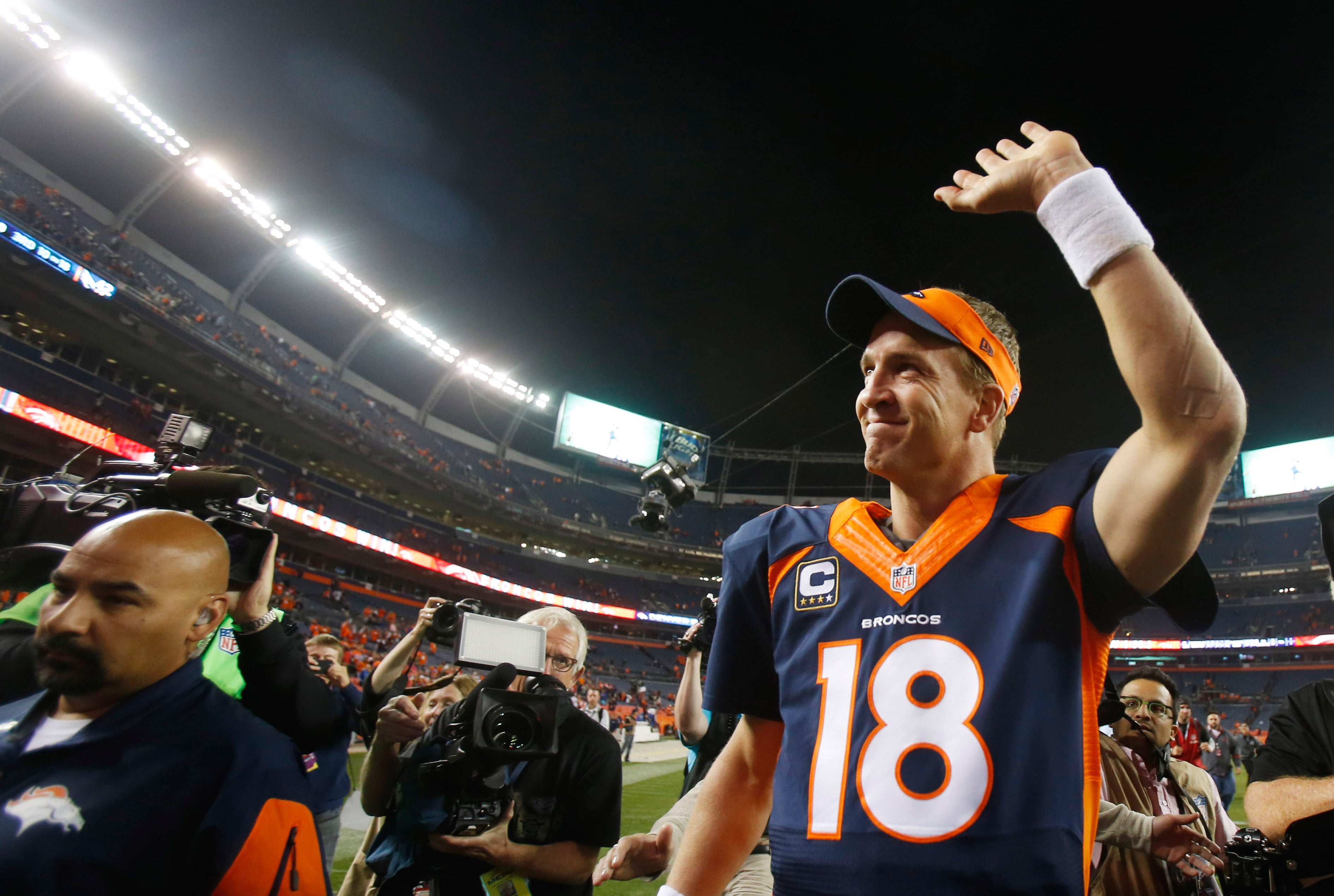 Lockdown Orange: Broncos defense confounds Cam, fits Manning with 2nd ring