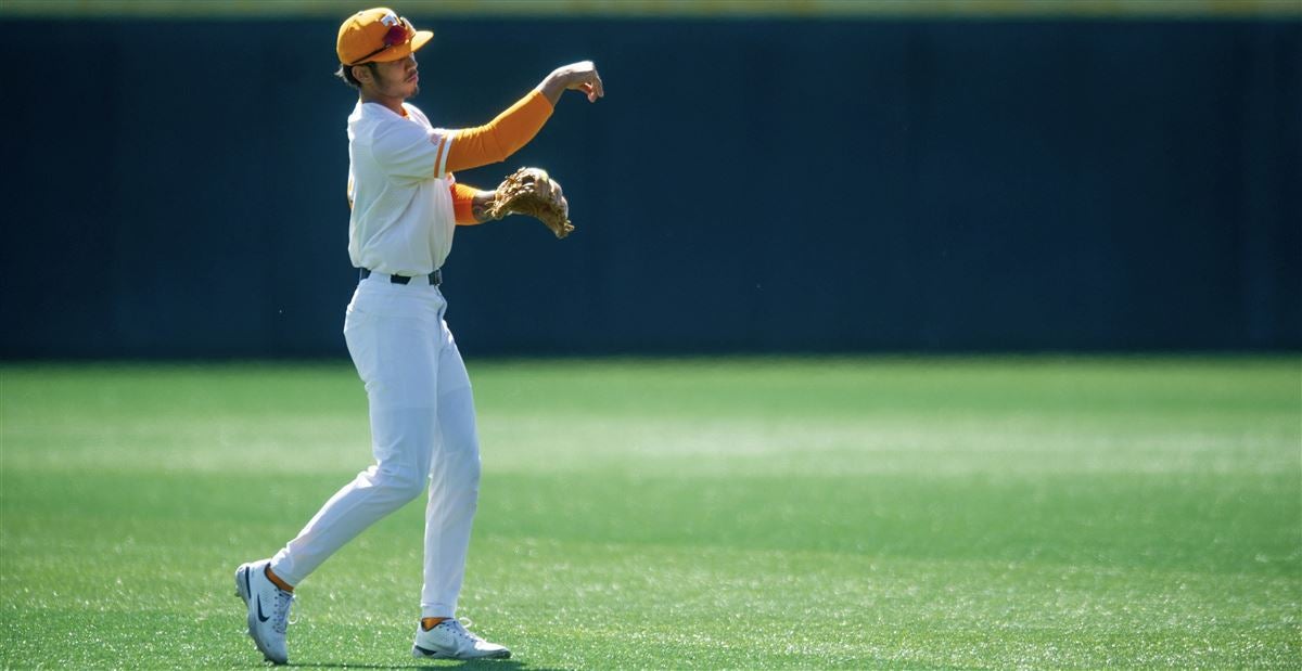 Tennessee baseball coach Tony Vitello returns from suspension, Maui Ahuna  reinstated