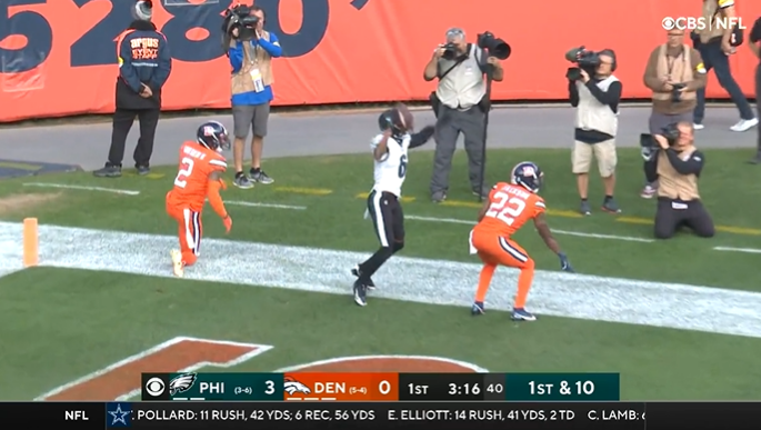 DeVonta Smith makes a leaping TD grab over Broncos CB Patrick Surtain