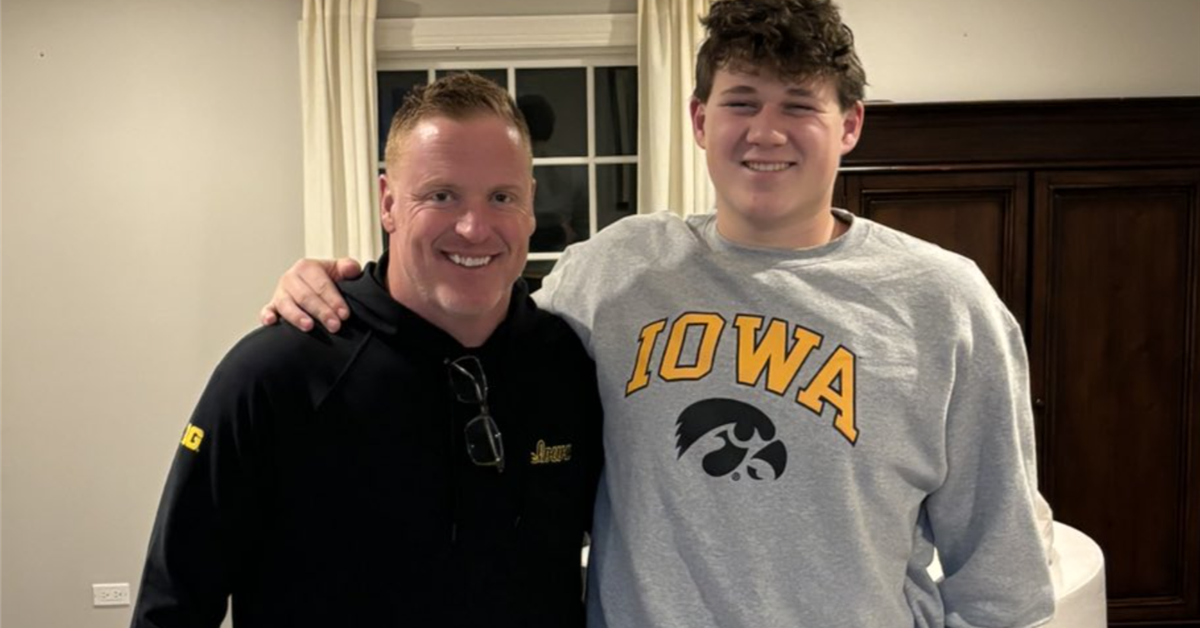 Iowa Football: Hawkeyes land highly-touted 2026 offensive lineman Gene ...