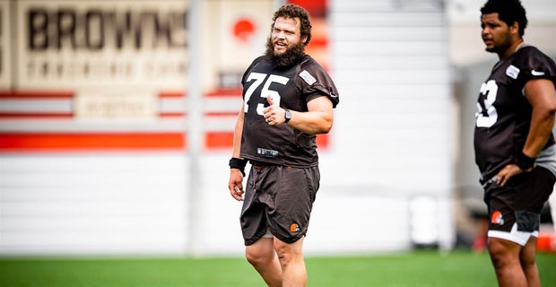 Bitonio Working To Help Two Rookies Get Up To Speed On O-Line