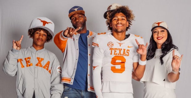 Texas QB Commit KJ Lacey Gets Whole Longhorn Experience On Official Visit