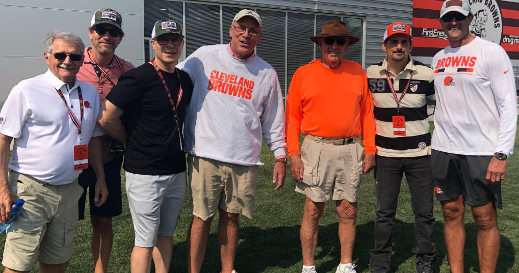 Brad Paisley catches Browns practice