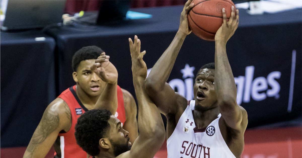 Gamecocks break three games in victory over Georgia
