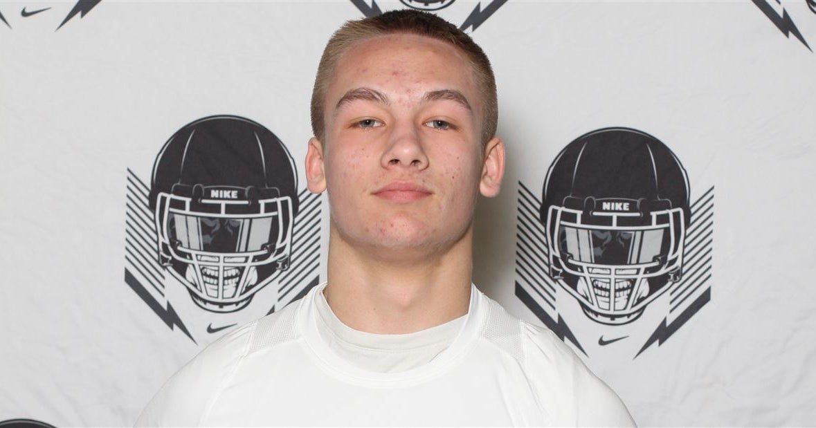 2021 ATH Dino Kaliakmanis holds two offers