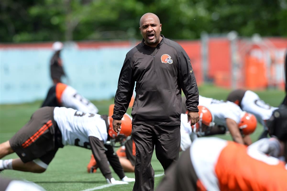 Cleveland Browns wide receiver Dennis Parks (83) warms up before